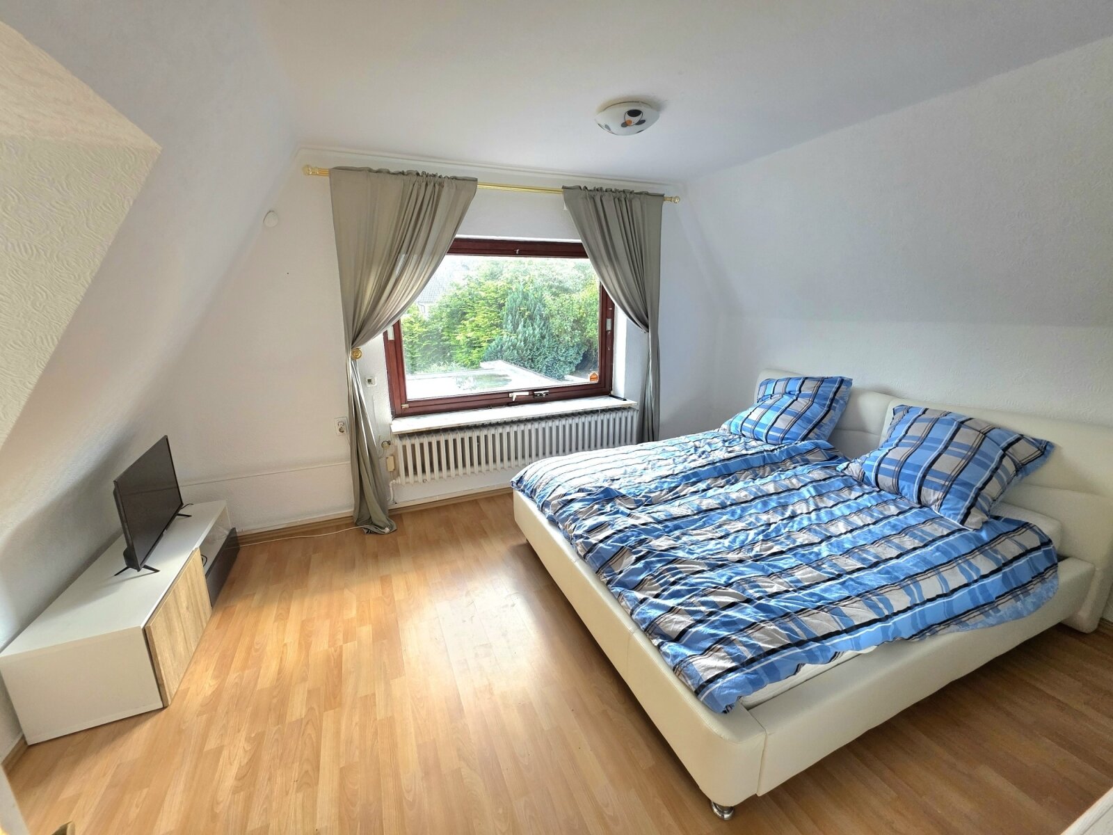 ***Bremen-Vahr, 2 Doppelhaushälfte nebeneinander mit 2 Garagen in Toplage