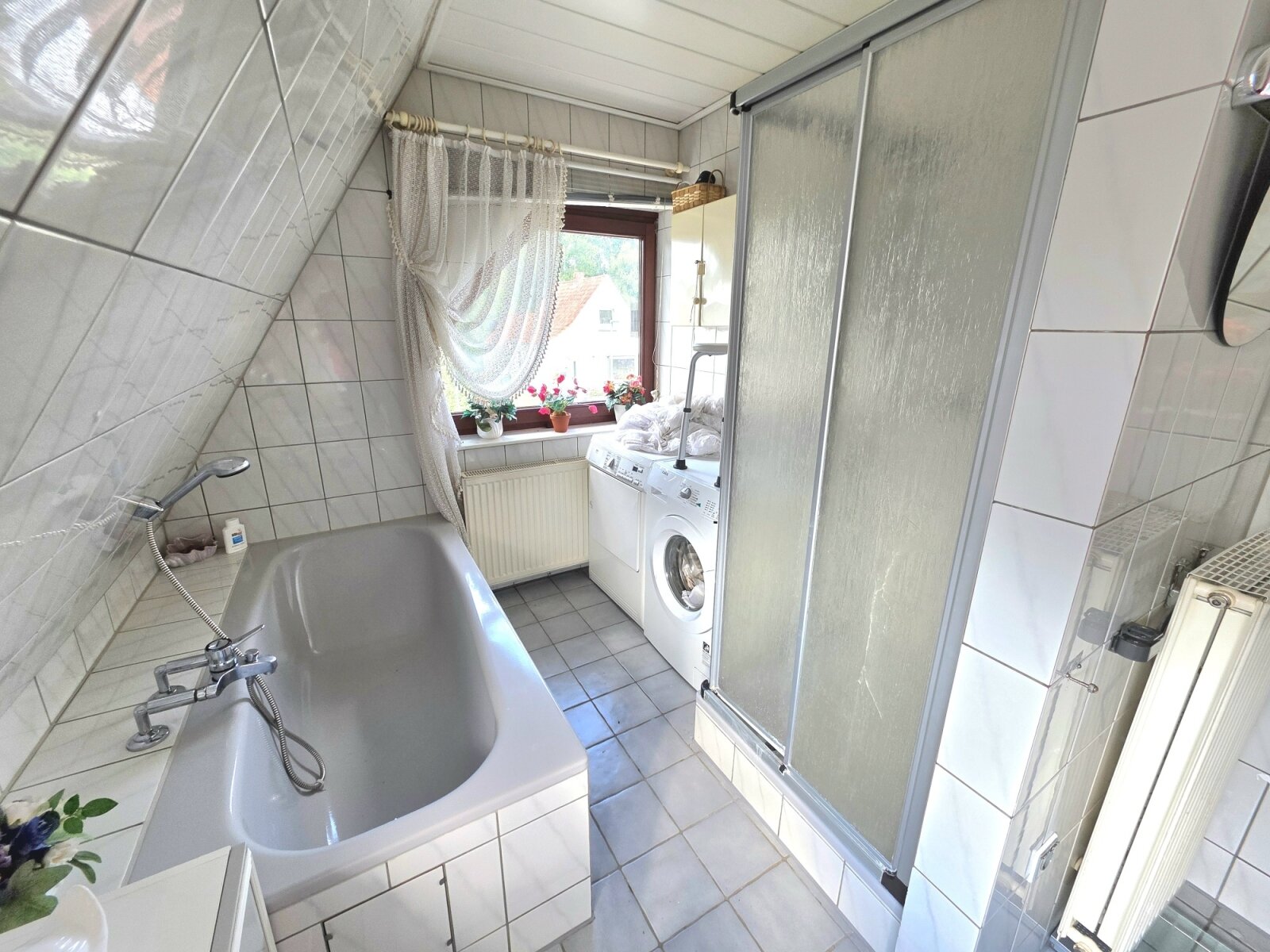 ***Bremen-Vahr, 2 Doppelhaushälfte nebeneinander mit 2 Garagen in Toplage